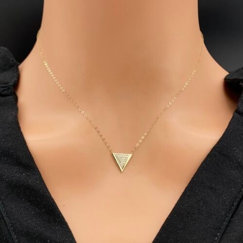 عقد ذهب عيار 18 الوزن 0.82 جرام