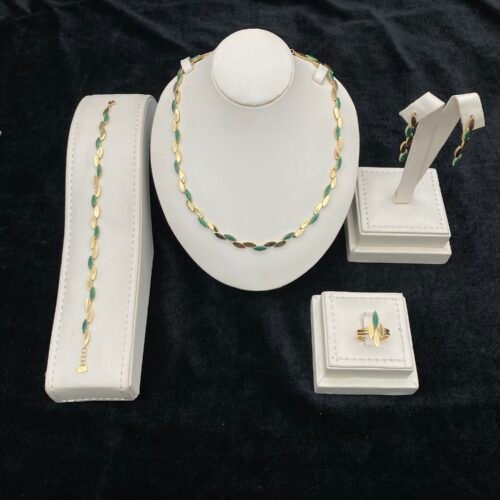 طقم ذهب عيار 18 الوزن 28.59 جرام