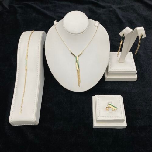 طقم ذهب عيار 18 الوزن 12.62 جرام