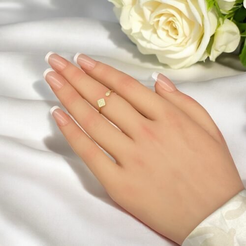 خاتم ذهب عيار 18 الوزن 0.84 جرام