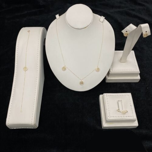 طقم ذهب عيار 18 الوزن 3.17 جرام