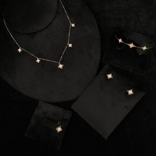 طقم ذهب عيار 18 الوزن 3.4 جرام