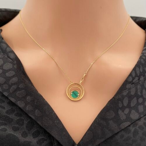 عقد ذهب عيار 18 الوزن 2.82 جرام