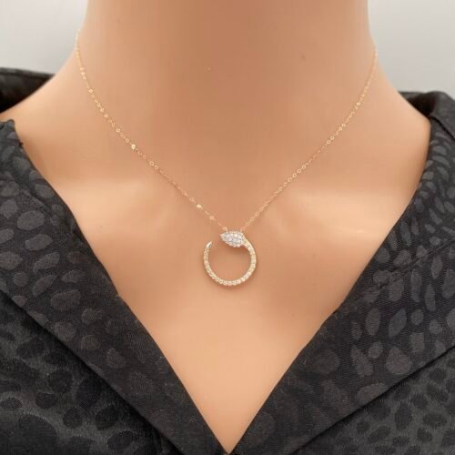 عقد ذهب عيار 18 الوزن 0.93 جرام