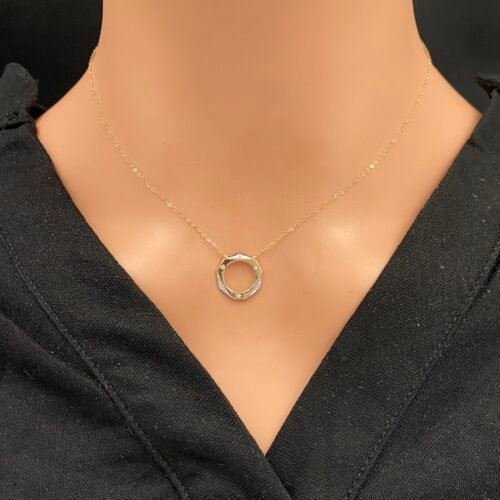 عقد ذهب عيار 18 الوزن 0.93 جرام