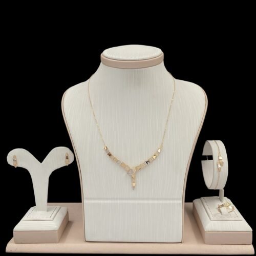 طقم ذهب عيار 18 الوزن 9.24 جرام