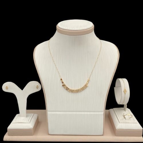 طقم ذهب عيار 18 الوزن 7.31 جرام