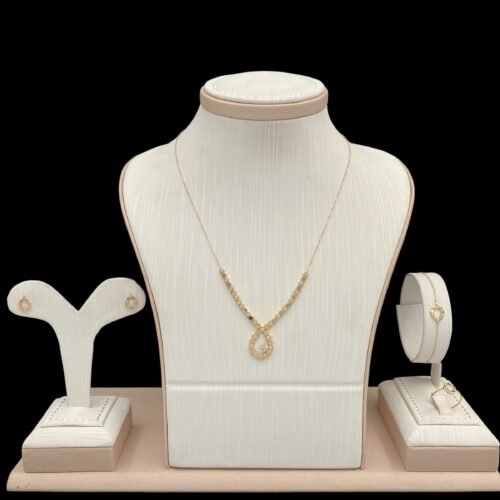 طقم ذهب عيار 18 الوزن 5.80 جرام