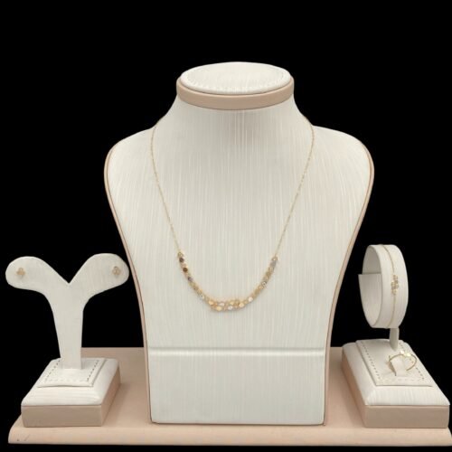 طقم ذهب عيار 18 الوزن 6.30 جرام