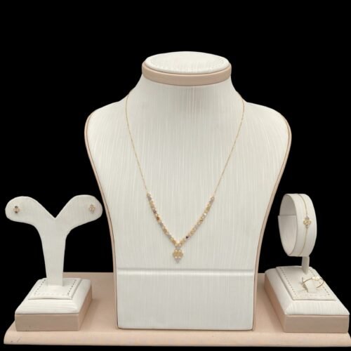 طقم ذهب عيار 18 الوزن 5.84 جرام