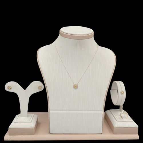 طقم ذهب عيار 18 الوزن 3.54 جرام