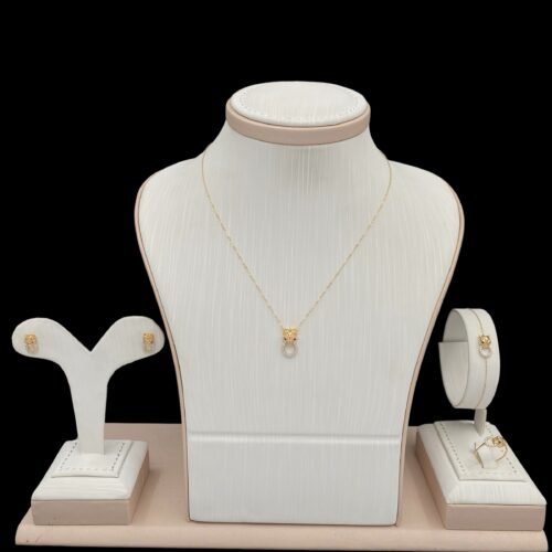 طقم ذهب عيار 18 الوزن 4.60 جرام