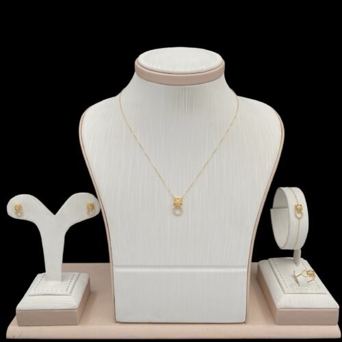 طقم ذهب عيار 18 الوزن 4.56 جرام