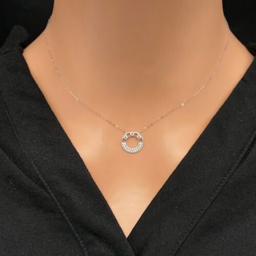 عقد ذهب عيار 18 الوزن 0.77 جرام