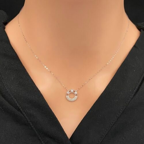 عقد ذهب عيار 18 الوزن 0.77 جرام