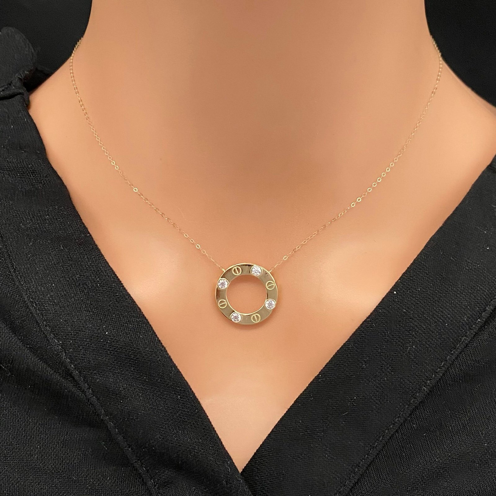 عقد ذهب عيار 18 الوزن 1.09 جرام