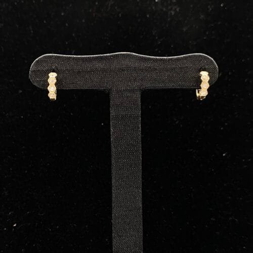 حلق ذهب عيار 18 الوزن 0.86 جرام