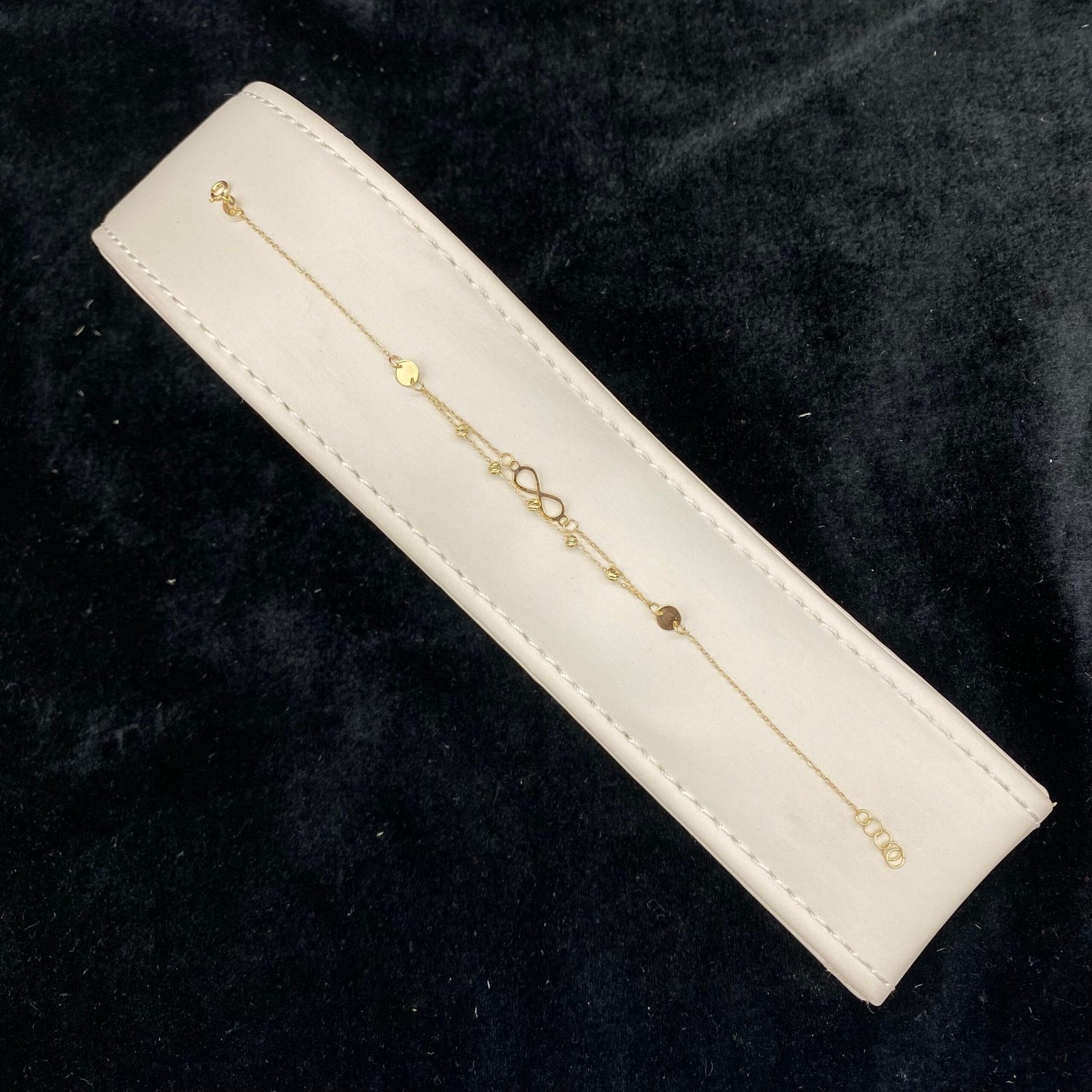 إسوارة ذهب عيار 18 الوزن 1.09 جرام