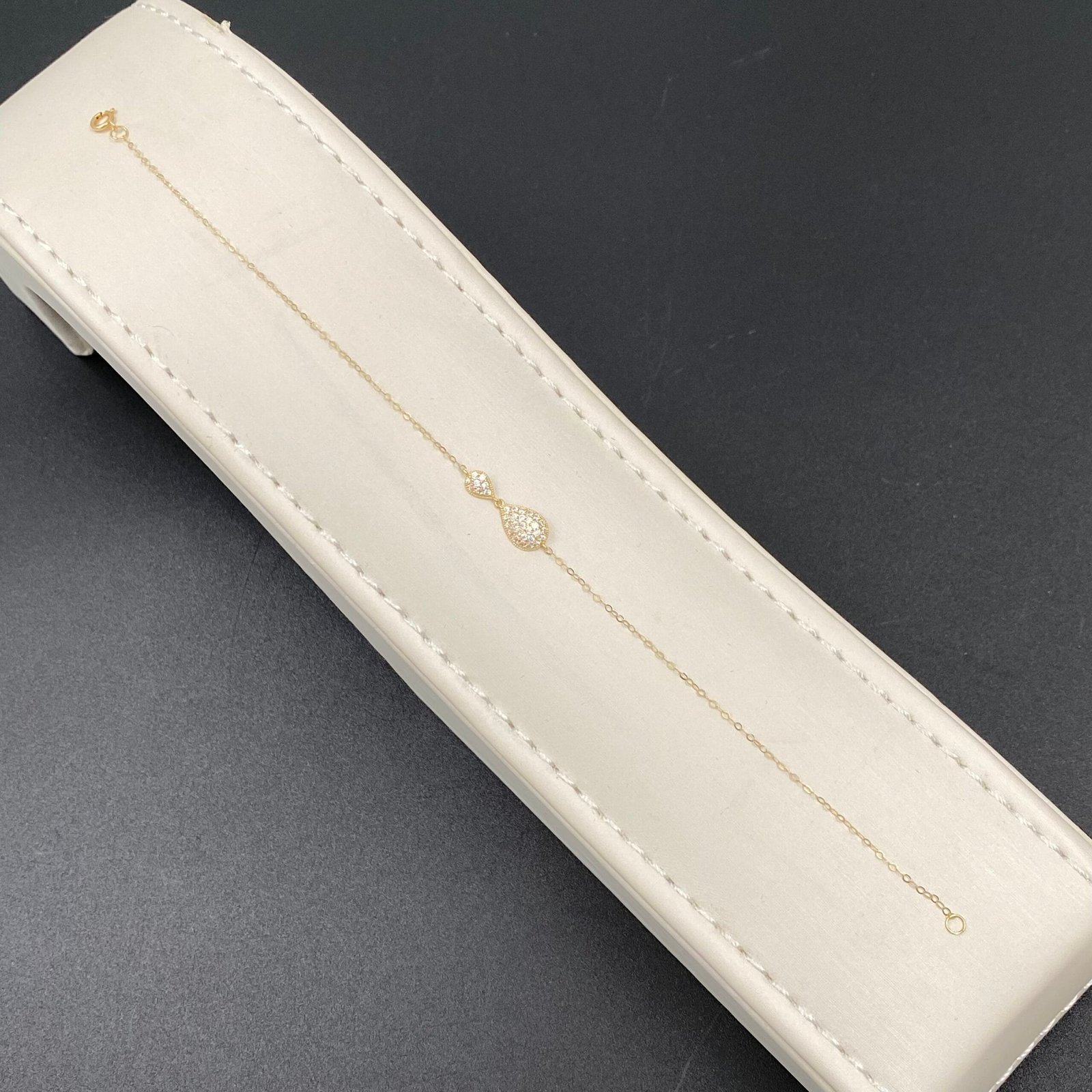 إسوارة ذهب عيار 18 الوزن 0.43 جرام