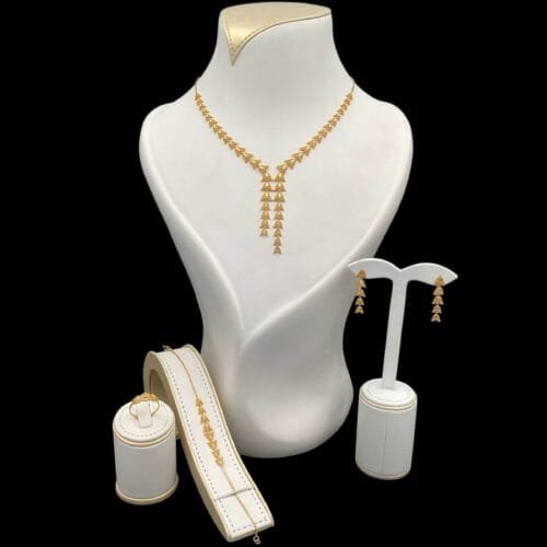 طقم ذهب عيار 21 الوزن 20.26 جرام