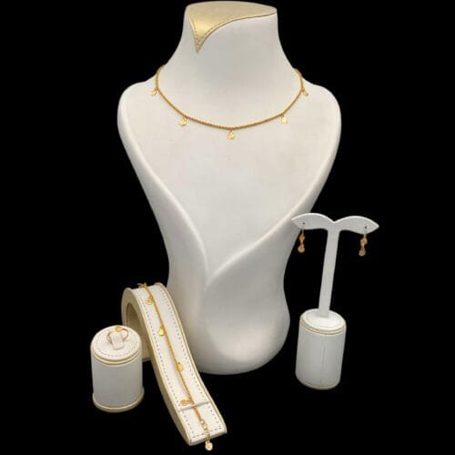 طقم ذهب عيار 21 الوزن 8.45 جرام