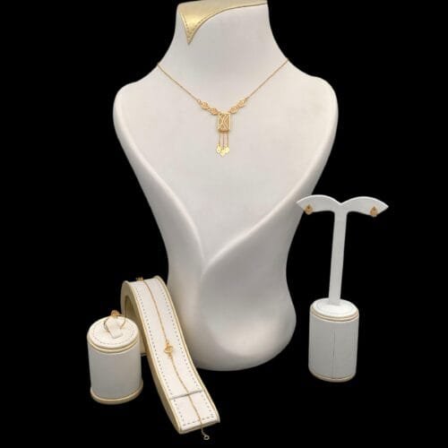 طقم ذهب عيار 21 الوزن 6.11 جرام