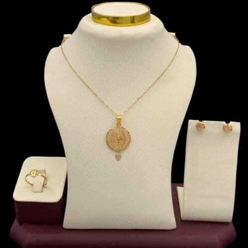 نصف طقم ذهب عيار 21 الوزن 3.59 جرام