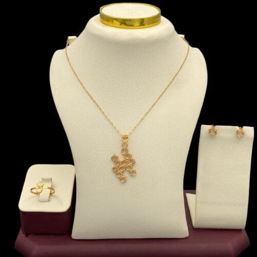 نصف طقم ذهب عيار 21 الوزن 4.56 جرام