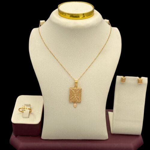 نصف طقم ذهب عيار 21 الوزن 4.06 جرام