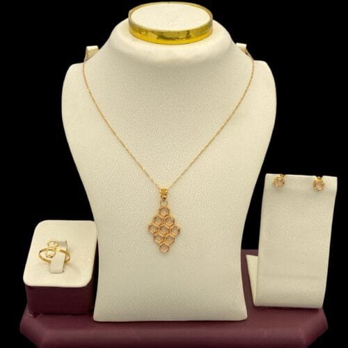 نصف طقم ذهب عيار 21 الوزن 4.70 جرام