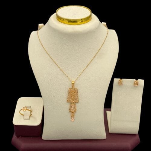 نصف طقم ذهب عيار 21 الوزن 4.37 جرام