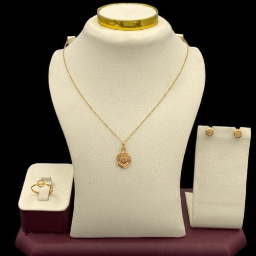 نصف طقم ذهب عيار 21 الوزن 2.80 جرام