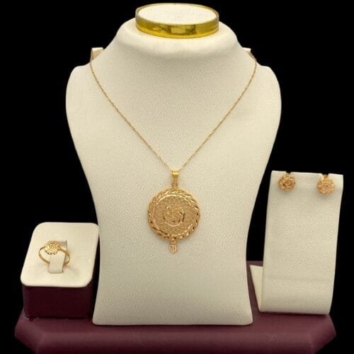 نصف طقم ذهب عيار 21 الوزن 5.80 جرام