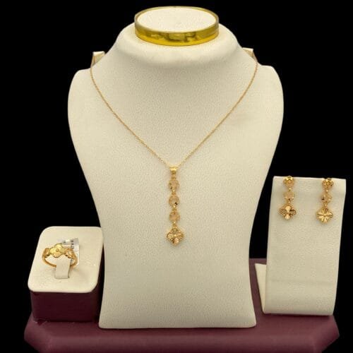 نصف طقم ذهب عيار 21 الوزن 7.50 جرام