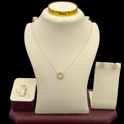 نصف طقم ذهب عيار 18 الوزن 2.50 جرام