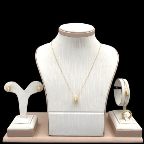 طقم ذهب عيار 18 الوزن 11.34 جرام