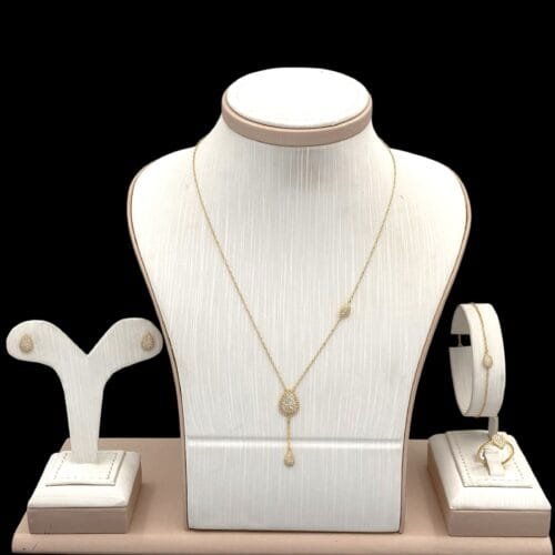 طقم ذهب عيار 18 الوزن 7.34 جرام