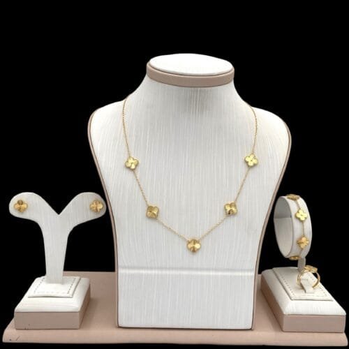 طقم ذهب عيار 18 الوزن 13.16 جرام