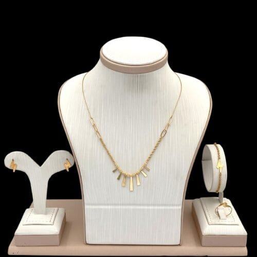 طقم ذهب عيار 18 الوزن 8.58 جرام