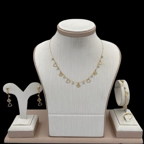 طقم ذهب عيار 18 الوزن 4.40 جرام