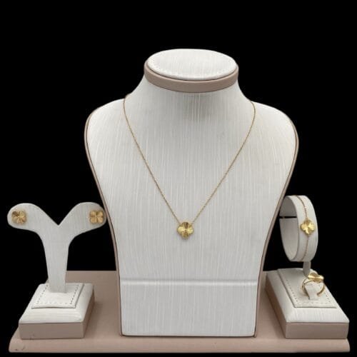 طقم ذهب عيار 18 الوزن 7.81 جرام