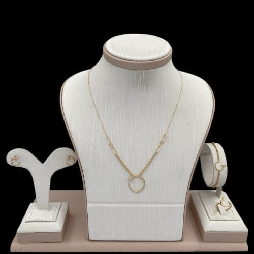 طقم ذهب عيار 18 الوزن 5.57 جرام