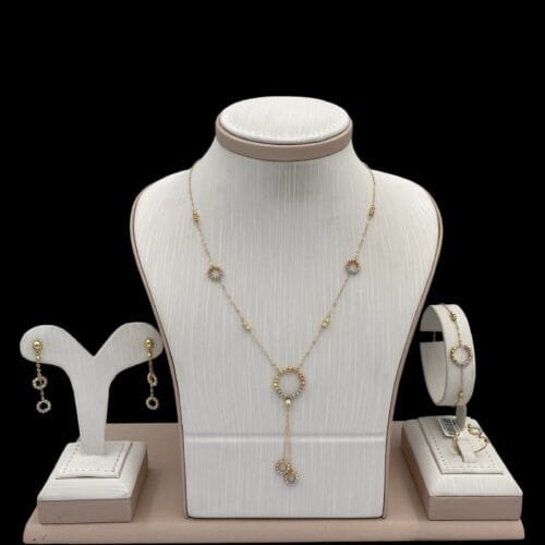 طقم ذهب عيار 18 الوزن 9.36 جرام