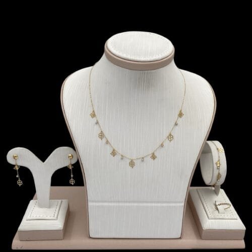 طقم ذهب عيار 18 الوزن 3.87 جرام