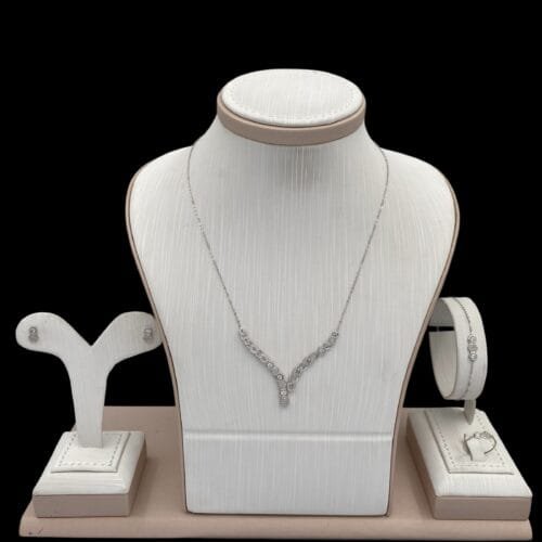 طقم ذهب عيار 18 الوزن 6.69 جرام