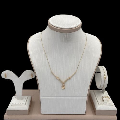 طقم ذهب عيار 18 الوزن 5.88 جرام