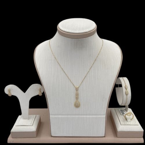 طقم ذهب عيار 18 الوزن 8.46 جرام