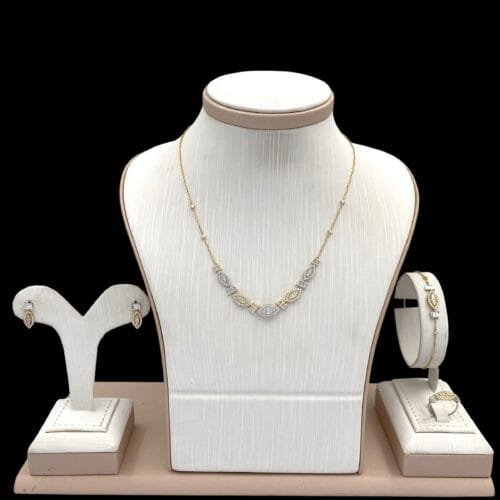 طقم ذهب عيار 18 الوزن 8.97 جرام