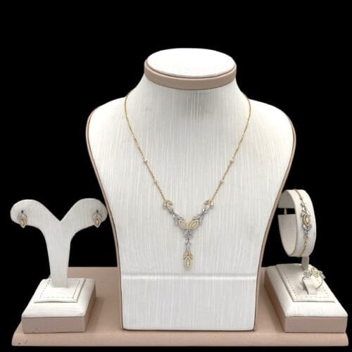 طقم ذهب عيار 18 الوزن 9.98 جرام