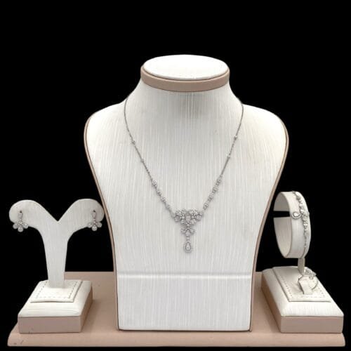 طقم ذهب عيار 18 الوزن 10.69 جرام